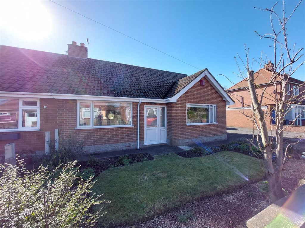 2 bed semidetached bungalow for sale in Burniston Gardens, Burniston, Scarborough YO13 Zoopla