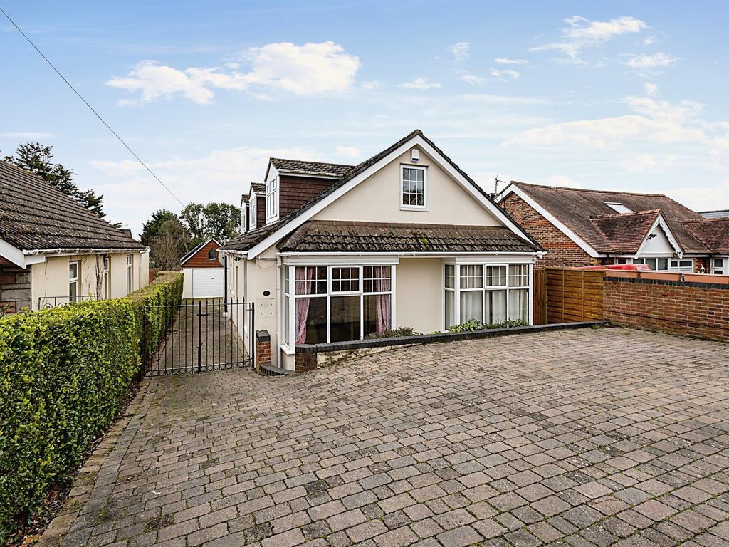 4 bed detached bungalow for sale in Havant Road, Drayton, Portsmouth