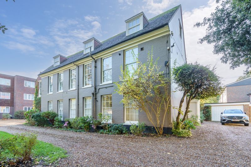 Bishops Courtyard, The Hornet, Chichester PO19