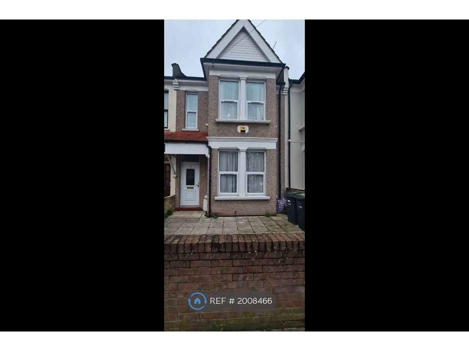4 bed terraced house to rent in York Road, London N11, £2,800 pcm Zoopla