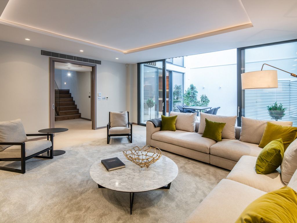 3 bed mews house for sale in Abbey Road, St John's Wood NW8, £3,100,000