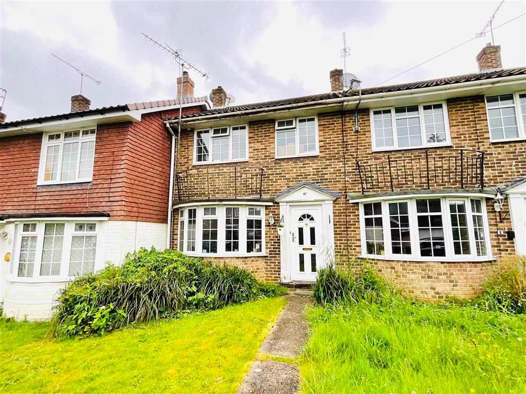 3 bed terraced house for sale in Lyndhurst Close, Crawley, West Sussex