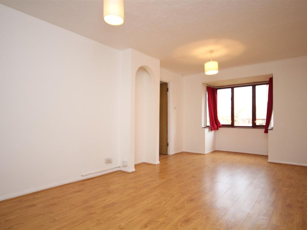 2 bed flat to rent in Cotton Avenue, North Acton W3 Zoopla