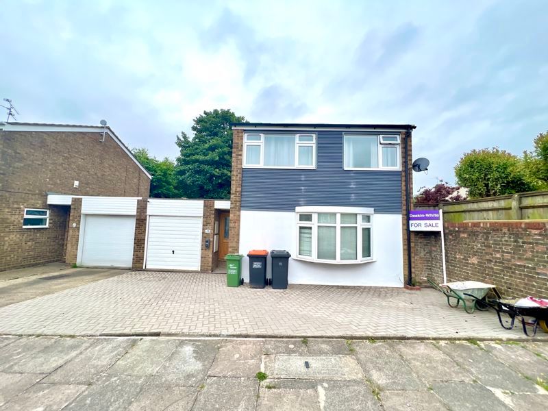 3 bed linkdetached house for sale in Fairfield Close, Dunstable LU5