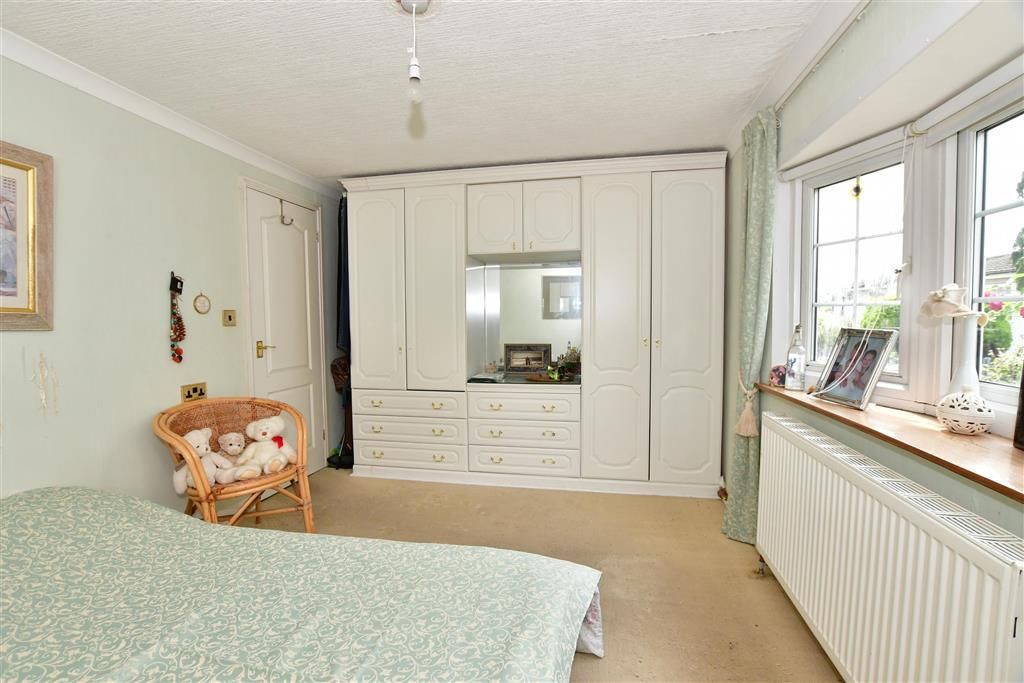 2 bed mobile/park home for sale in Lippitts Hill, Loughton, Essex IG10