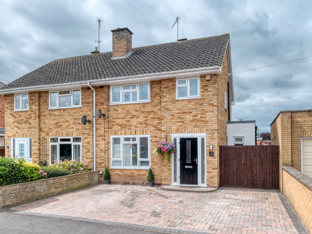 4 bed semidetached house for sale in Lechmere Crescent, Worcester WR2