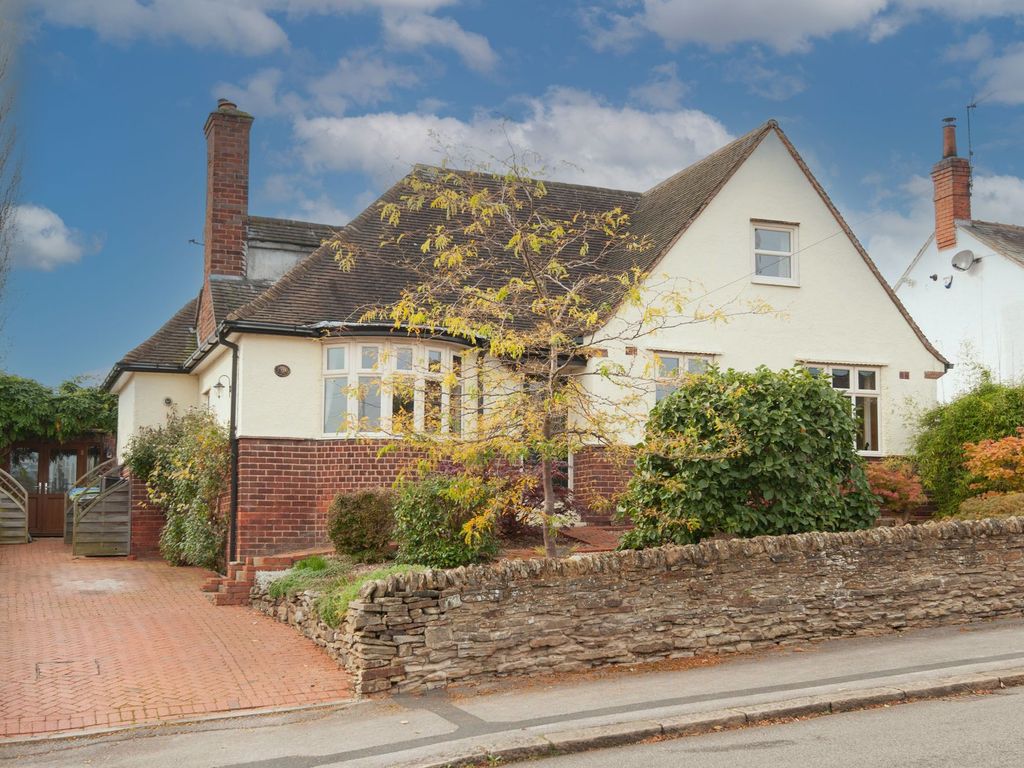 4 bed detached house for sale in Handley Road, New Whittington S43, £