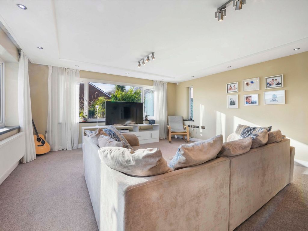 4 bed detached house for sale in Main Road, Llantwit Fardre, Pontypridd