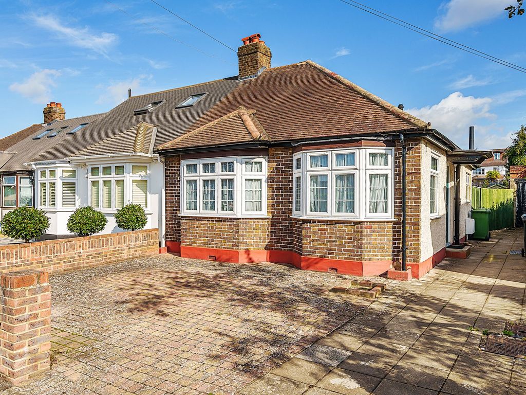 2 bed semidetached bungalow for sale in Lakehurst Road, Epsom KT19, £