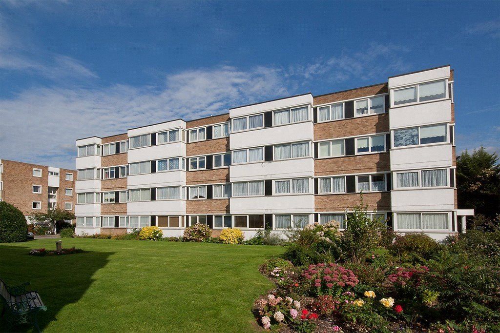 2 bed flat to rent in Queenswood Gardens, London E11, £1,400 pcm Zoopla