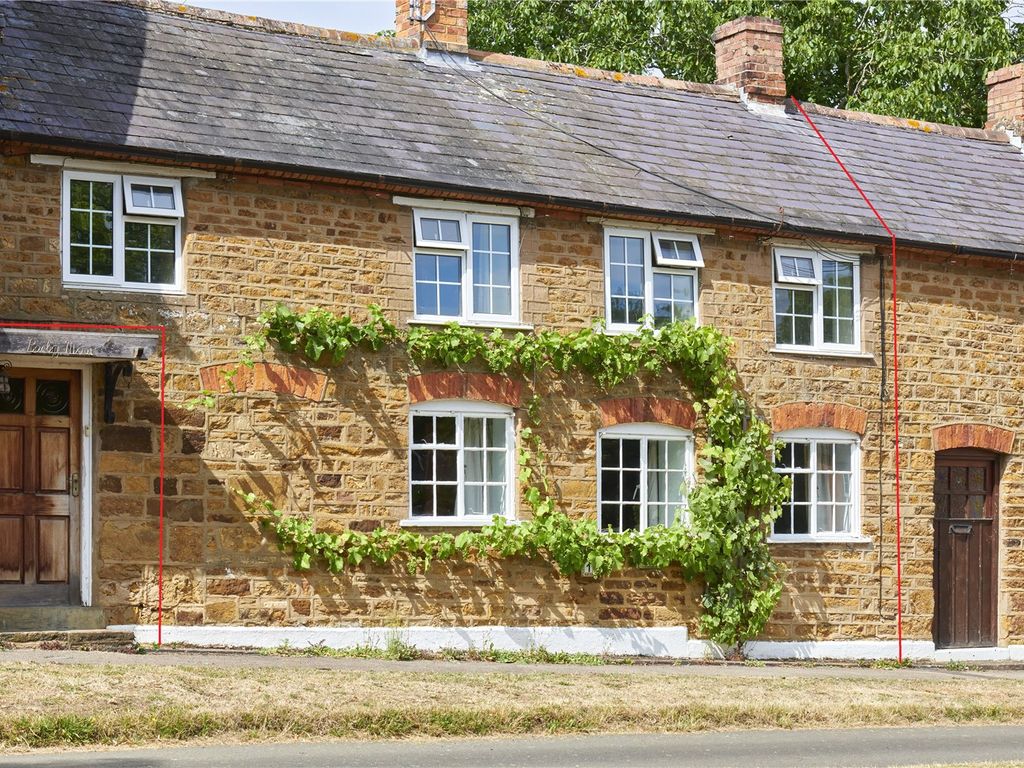 3 bed country house for sale in The Green, Everdon, Northamptonshire