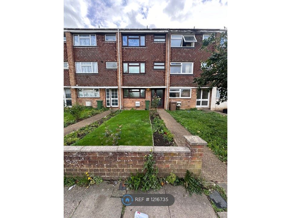 4 bed terraced house to rent in Dallow Road, Luton LU1, £1,950 pcm Zoopla