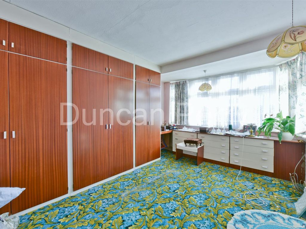 3 bed semidetached house for sale in Shamrock Way, Southgate, London