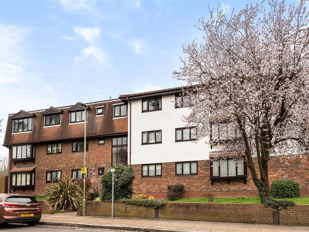 3 bed flat for sale in Gloucester Road, New EN5 Zoopla