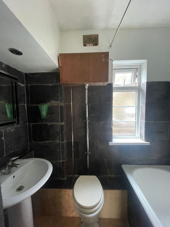 1 bed flat to rent in Streatham Green, Streatham High Road, London SW16