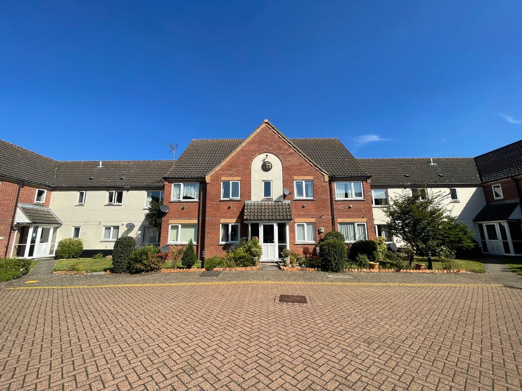 2 bed flat to rent in Regents Court, Queensway, North Walsham NR28, £795 pcm Zoopla