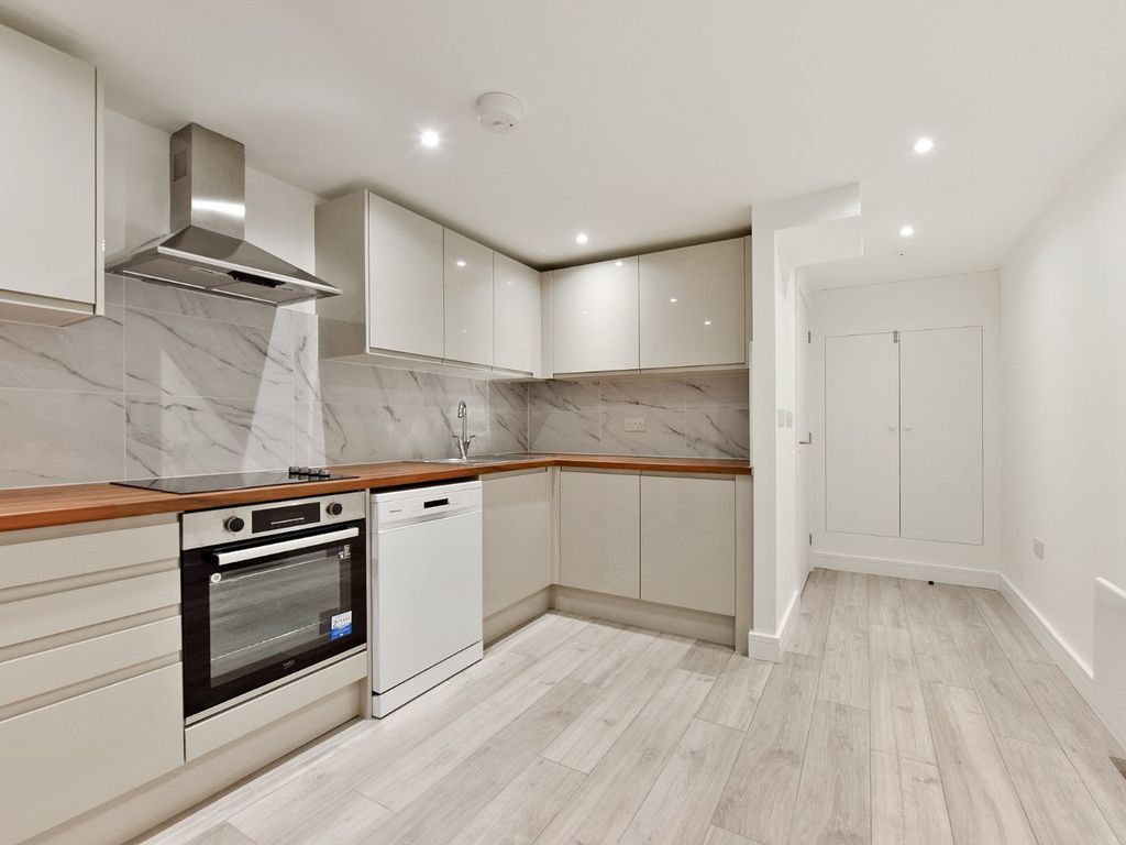 1 bed flat to rent in Desborough Street, High Buckinghamshire