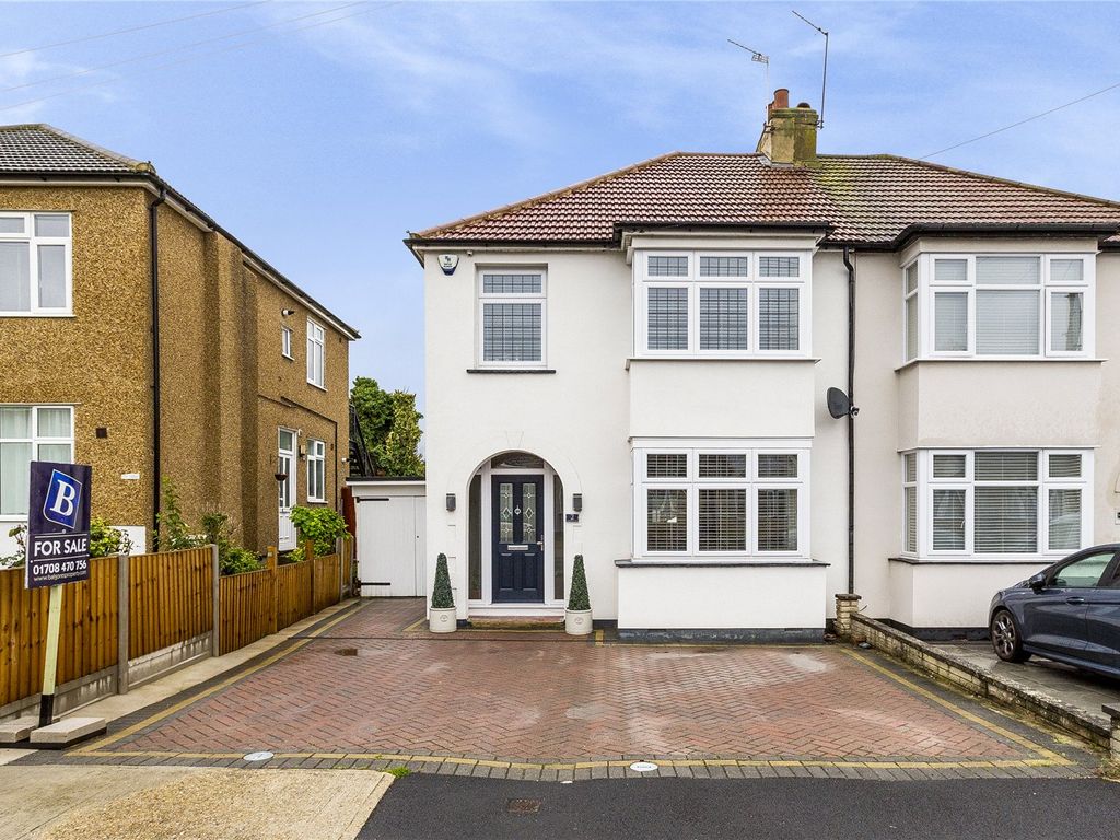 3 bed semidetached house for sale in Vaughan Avenue, Hornchurch RM12