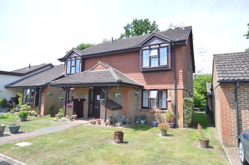 2 bed flat for sale in Ash Grove, Fernhurst, Haslemere GU27 Zoopla