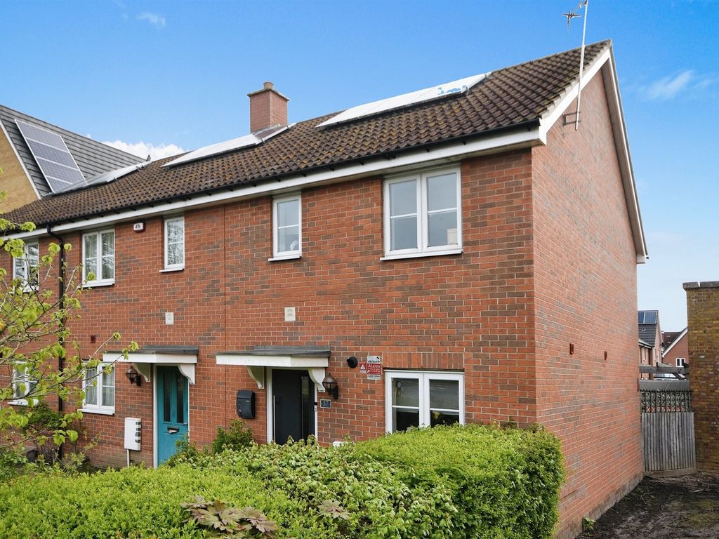 2 bed end terrace house for sale in Whitworth Avenue, Noak Hill