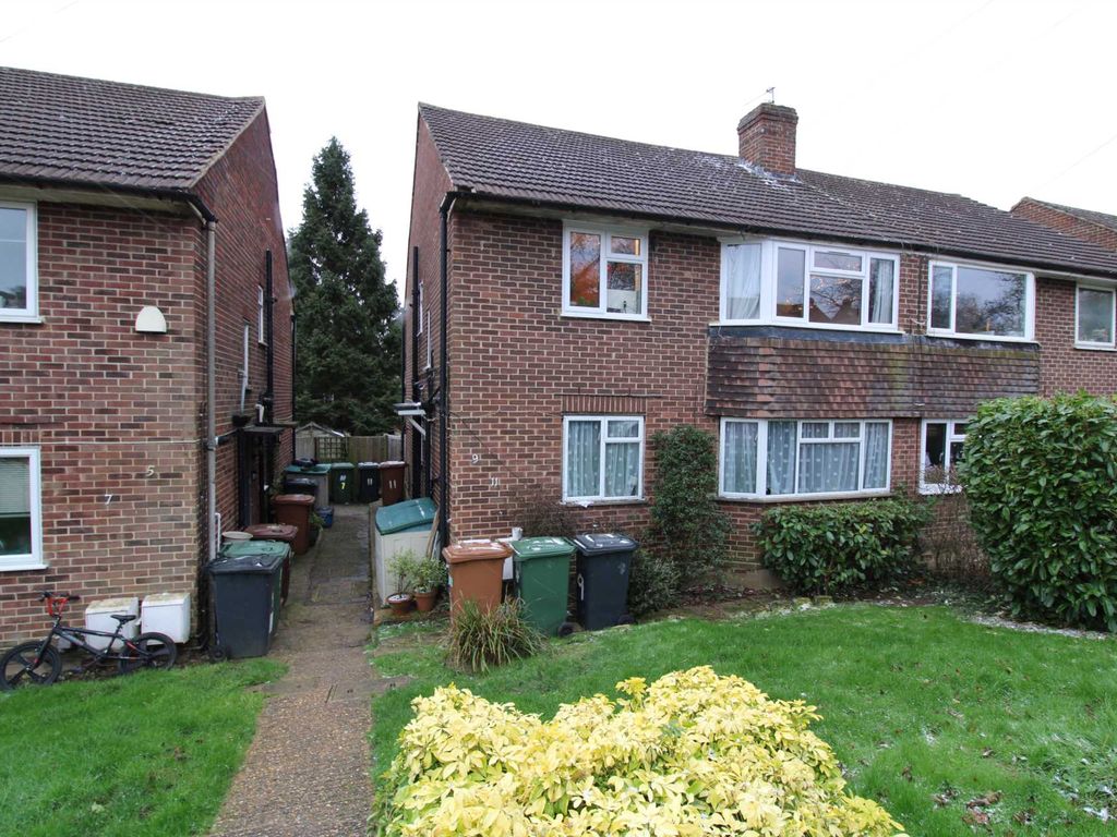 2 bed for sale in Chauncy Avenue, Potters Bar EN6, £340,000