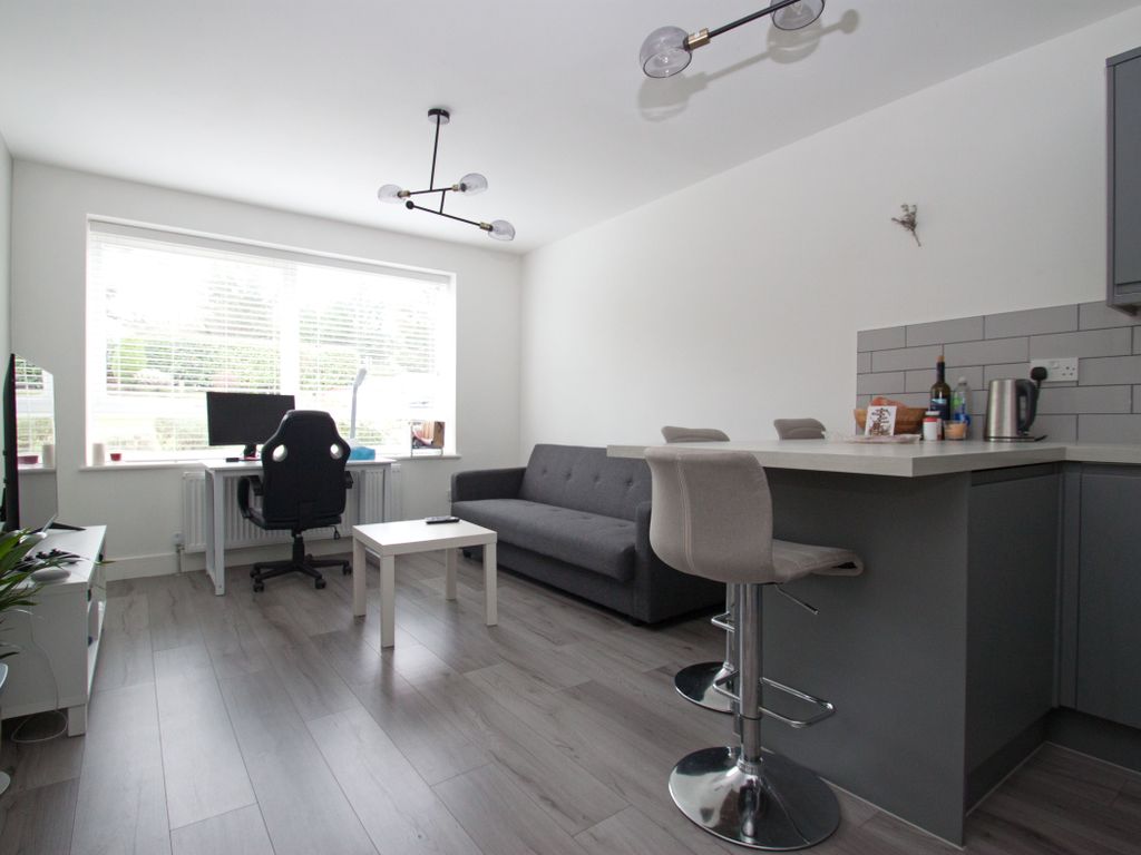 2 bed flat to rent in Holden Road, Woodside Park N12 Zoopla