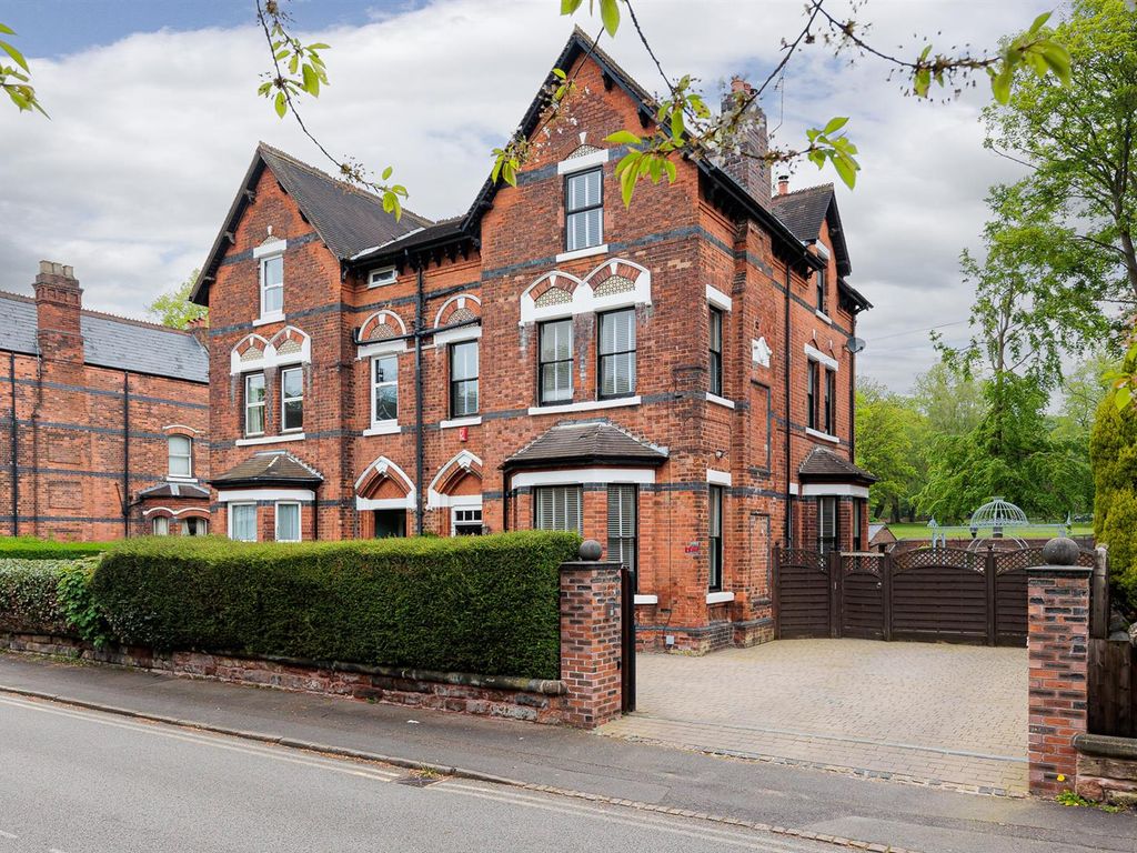 4 bed property for sale in Sidmouth Avenue, NewcastleUnderLyme ST5, £