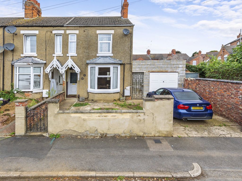 3 bed end terrace house for sale in Great Park Street, Wellingborough
