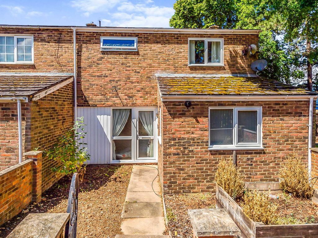 3 bed end terrace house for sale in Grace Way, Stevenage SG1, £325,000