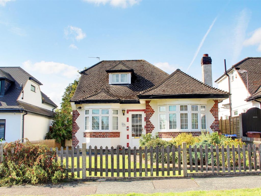 3 bed property for sale in Westland Drive, Brookmans Park, Hatfield AL9