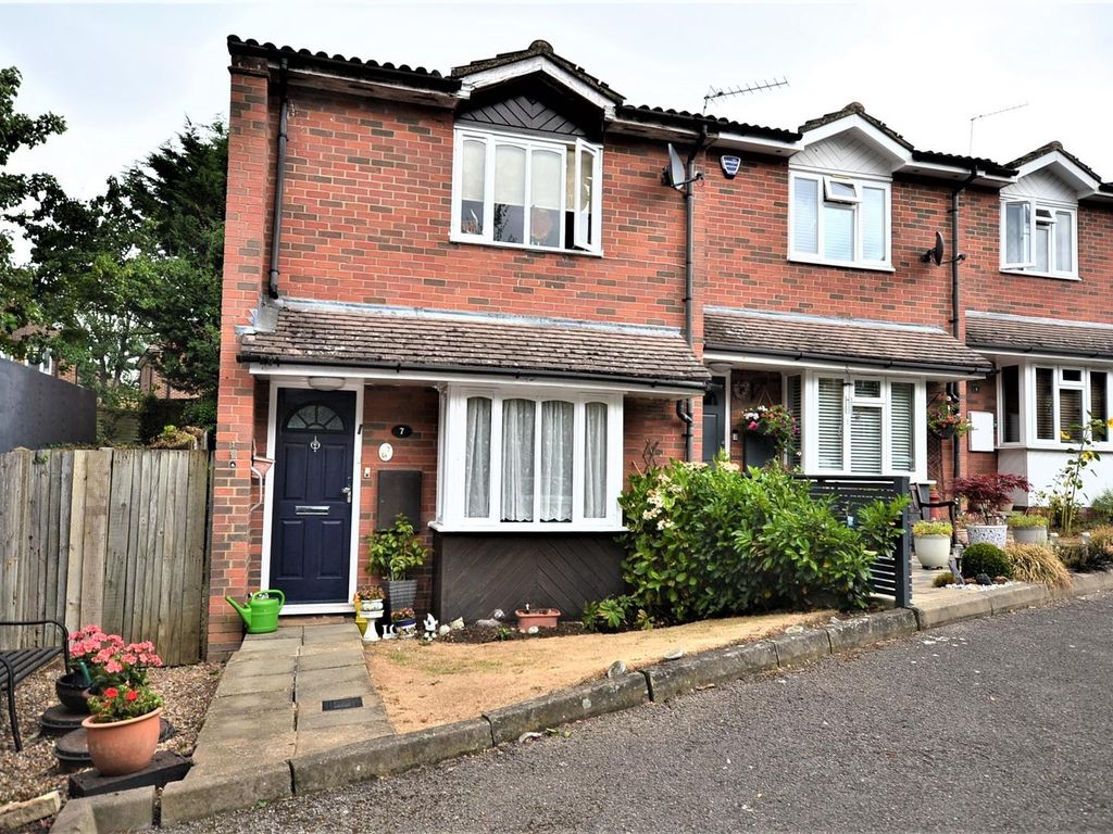 2 bed terraced house for sale in Appletree Gardens, Cockfosters,