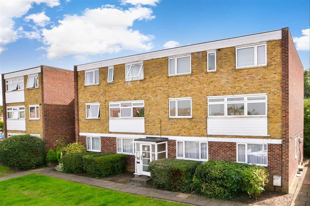 2 bed flat for sale in St. Road, Wallington, Surrey SM6, £