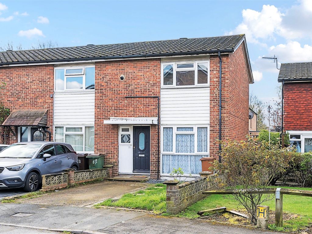 2 bed end terrace house for sale in Chiswick Close, Beddington CR0, £