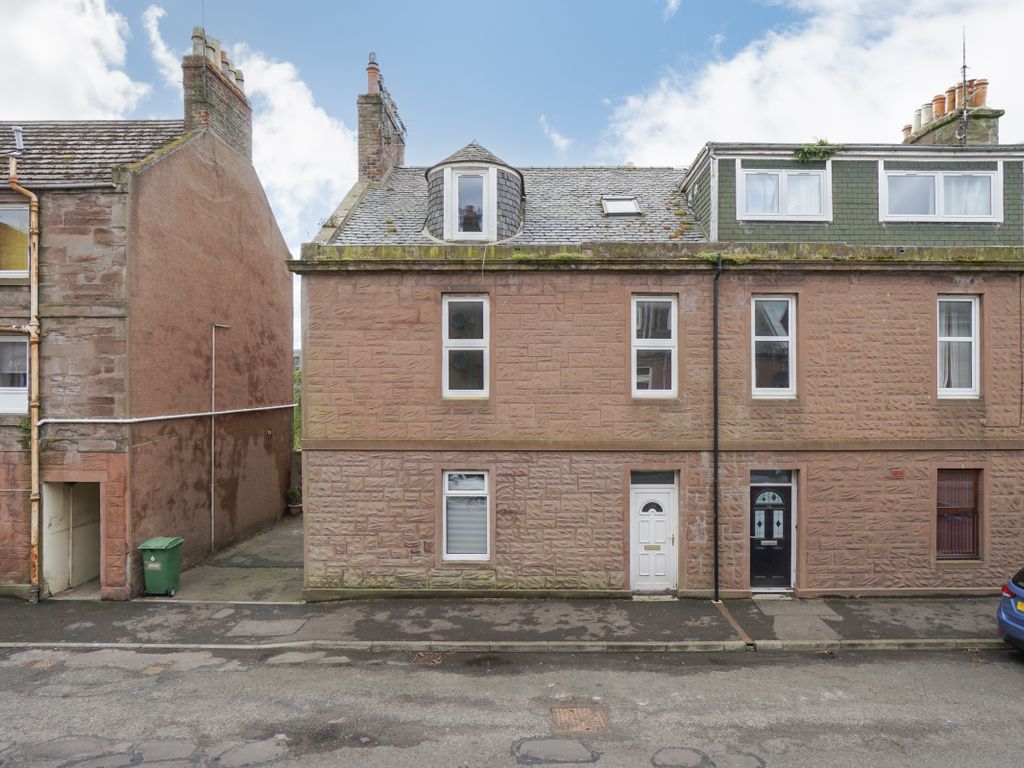 4 bed town house for sale in Union Street, Montrose DD10, £125,000 Zoopla