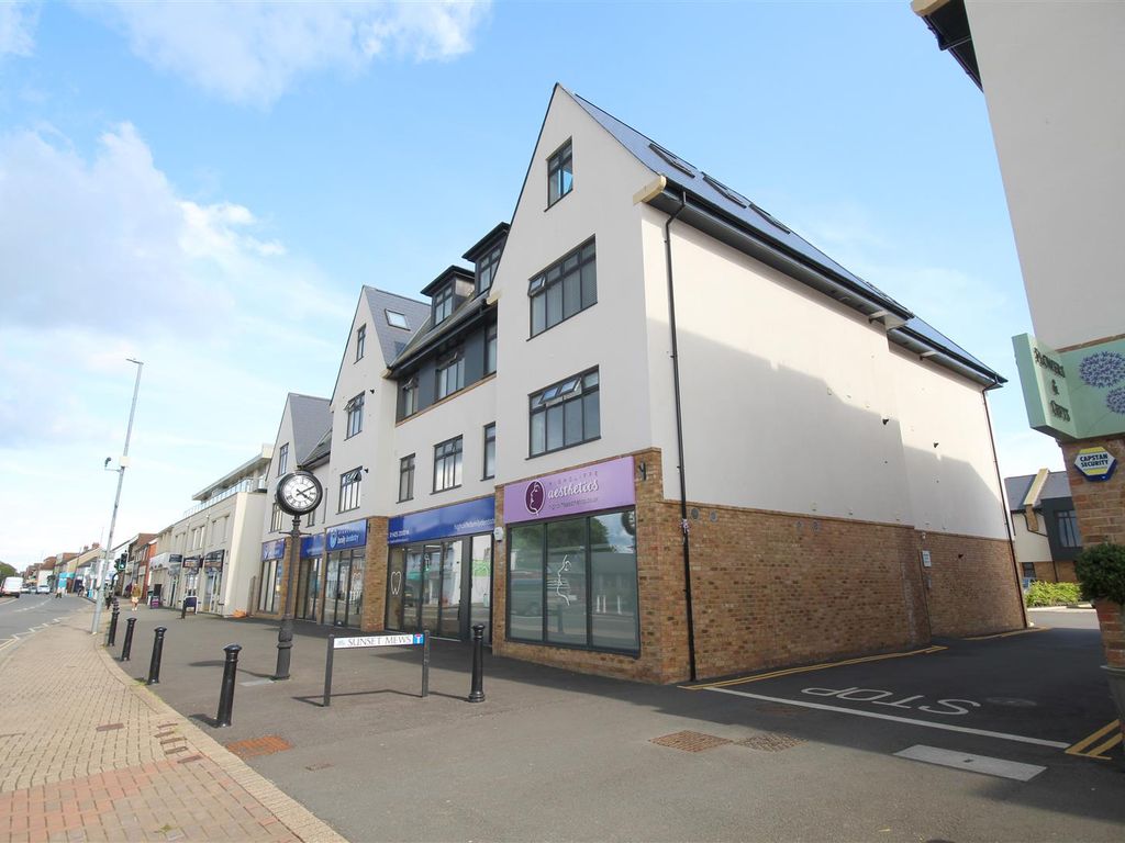 1 bed flat to rent in Lymington Road, Highcliffe, Christchurch BH23