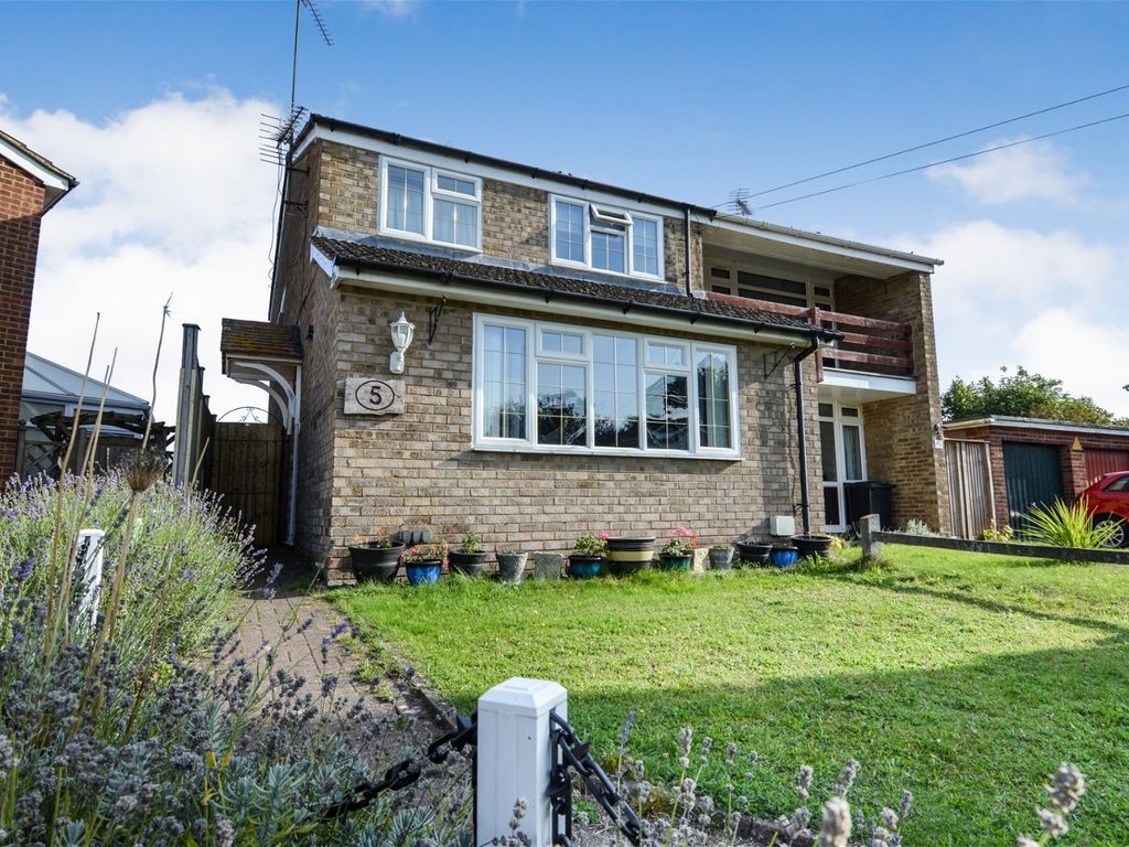 4 bed semidetached house for sale in Hillcrest Drive, Cuxton