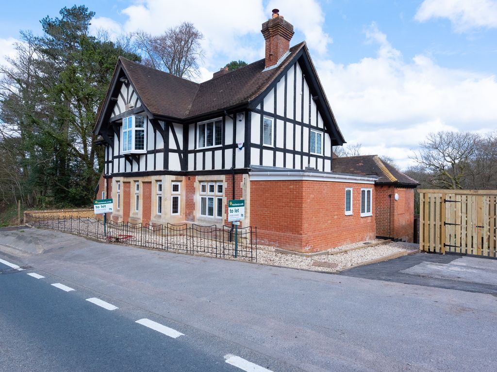 2 bed flat to rent in Farnham Road, Ewshot, Farnham GU10 Zoopla