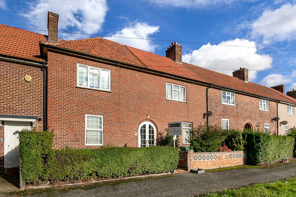 2 bed terraced house for sale in Moorside Road, Bromley, Kent BR1, £