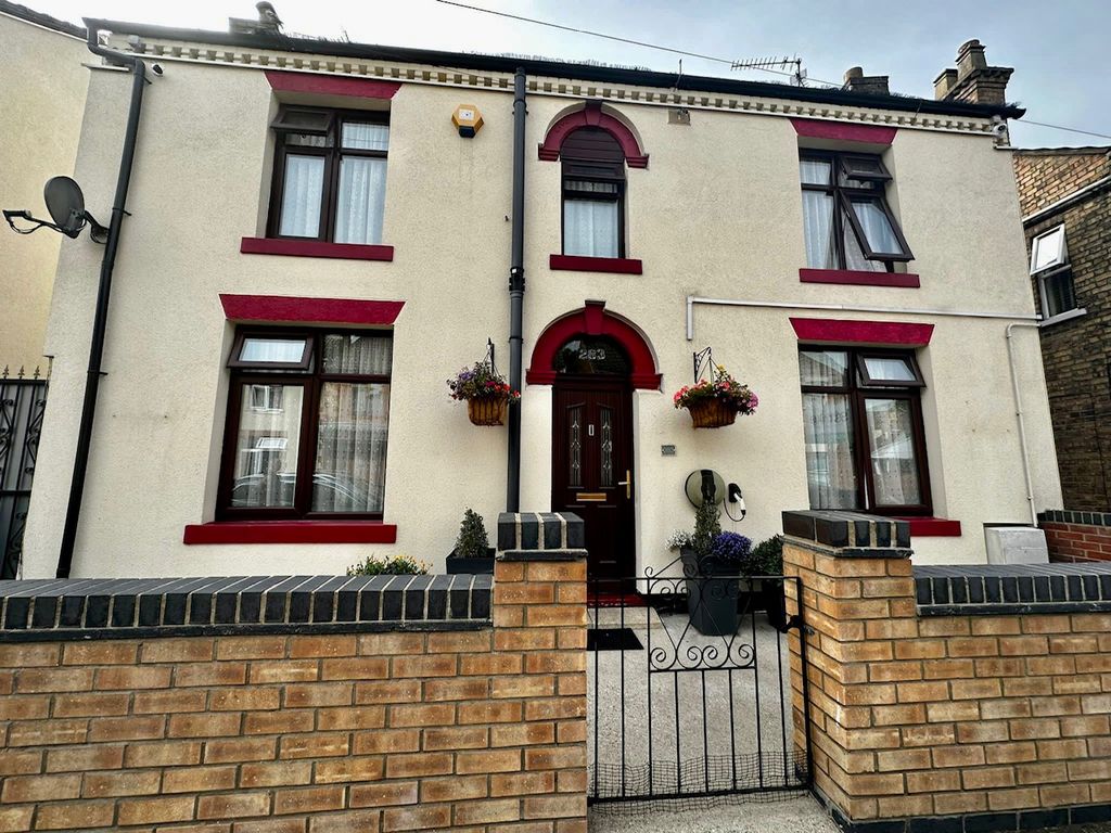 5 bed detached house for sale in Clarence Road, Peterborough PE1, £