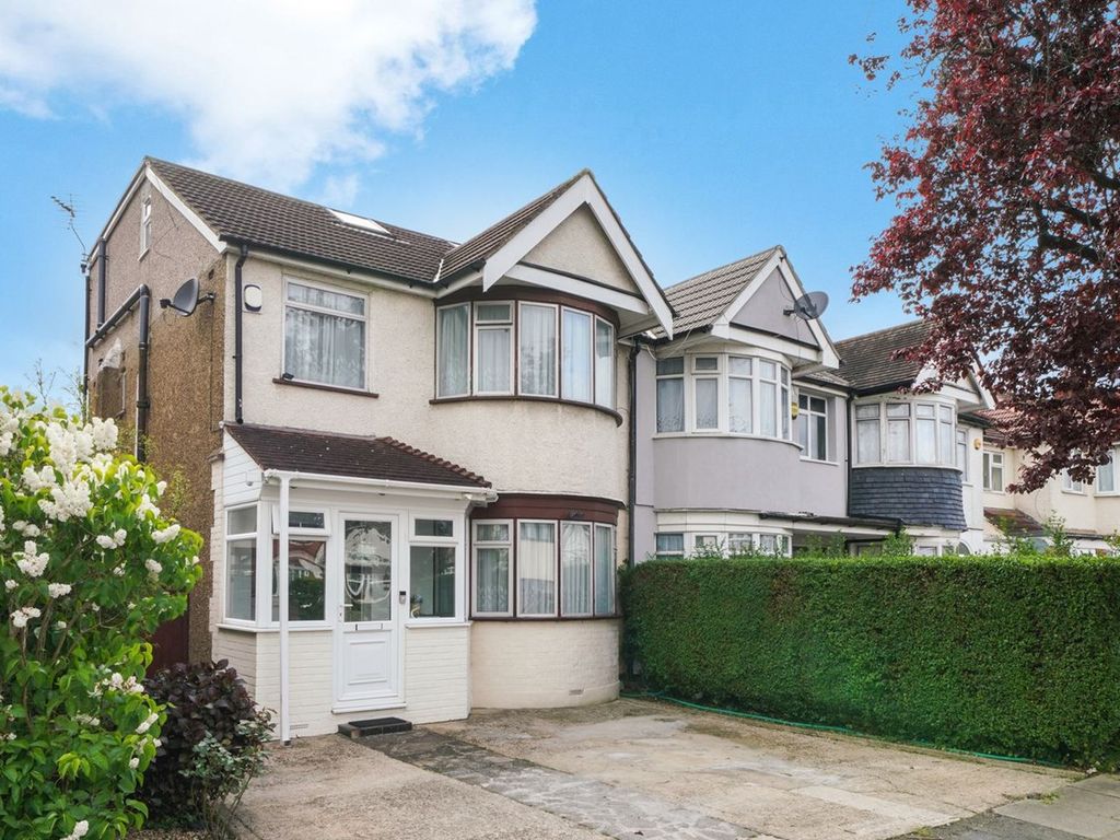 5 bed end terrace house for sale in Lynton Road, Harrow HA2, £655,000