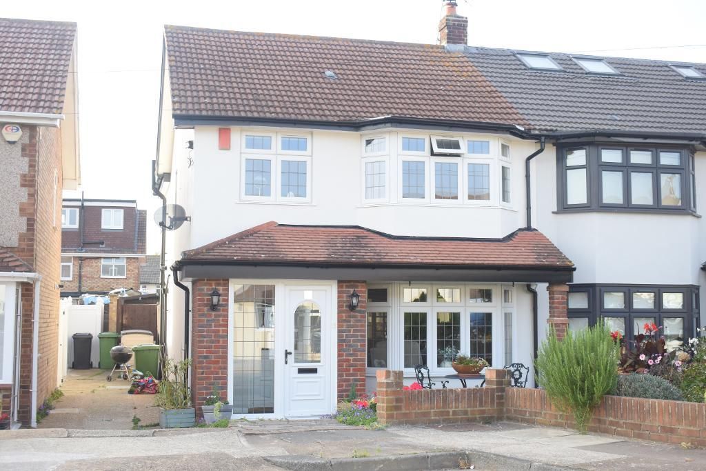 3 bed semidetached house for sale in Locke Close, South Hornchurch