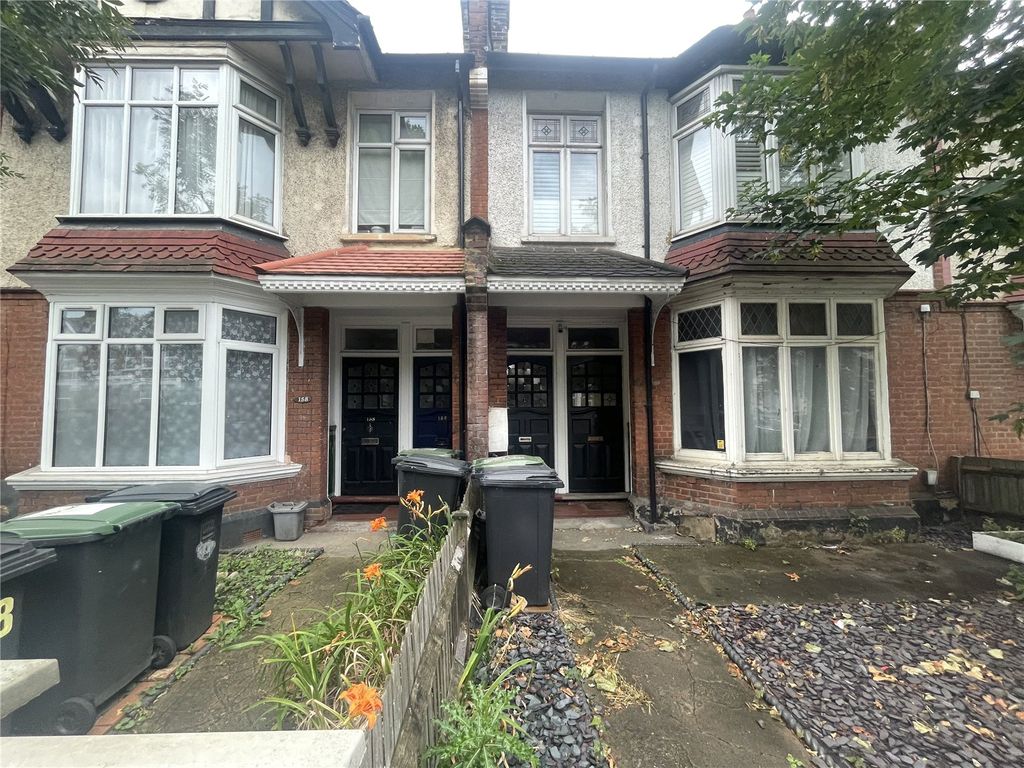 3 bed flat for sale in Brownhill Road, London SE6, £325,000 Zoopla