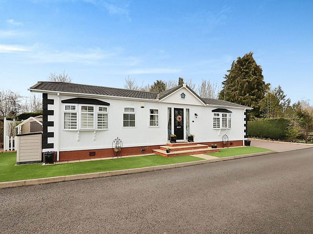 2 bed mobile/park home for sale in Cleobury Road, Far Forest