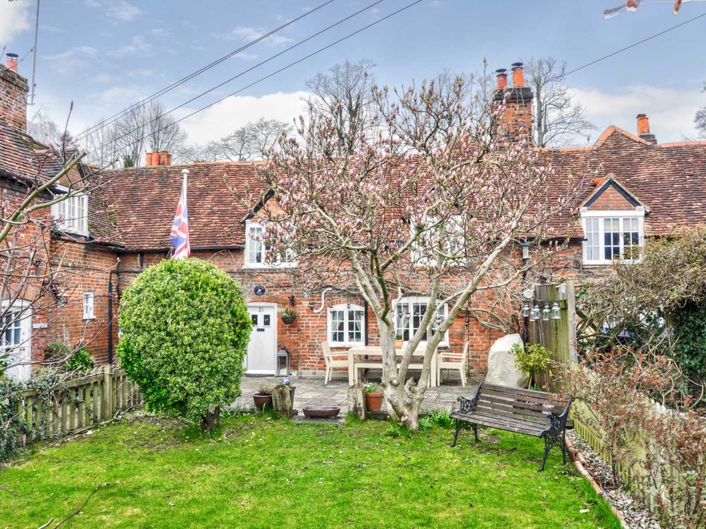 3 bed end terrace house for sale in Marlow Road, Bisham, Marlow SL7