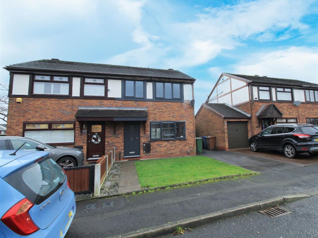 3 bed semidetached house to rent in Chestnut Gardens, Denton