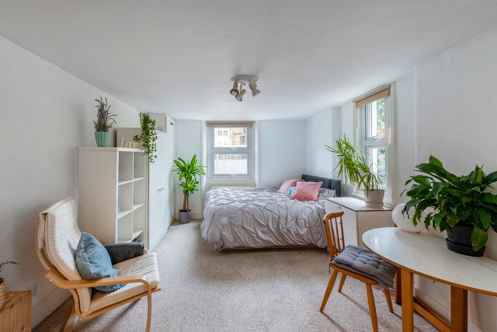 Studio to rent in Dunster Gardens, London NW6 Zoopla