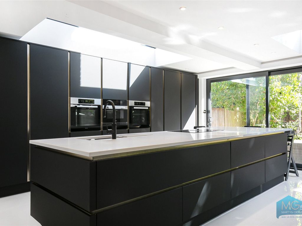 4 bed detached house to rent in Oakleigh Park South, Whetstone, London