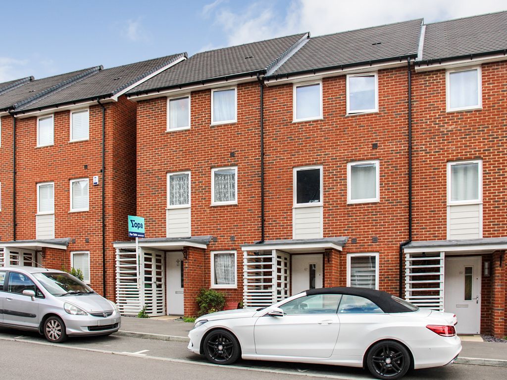 4 bed town house for sale in Burroughs Drive, Dartford DA1 Zoopla
