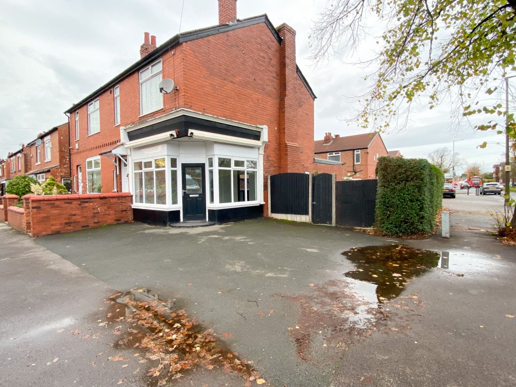 3 bed flat for sale in Shaftesbury Road, Cheadle Heath, Stockport SK3