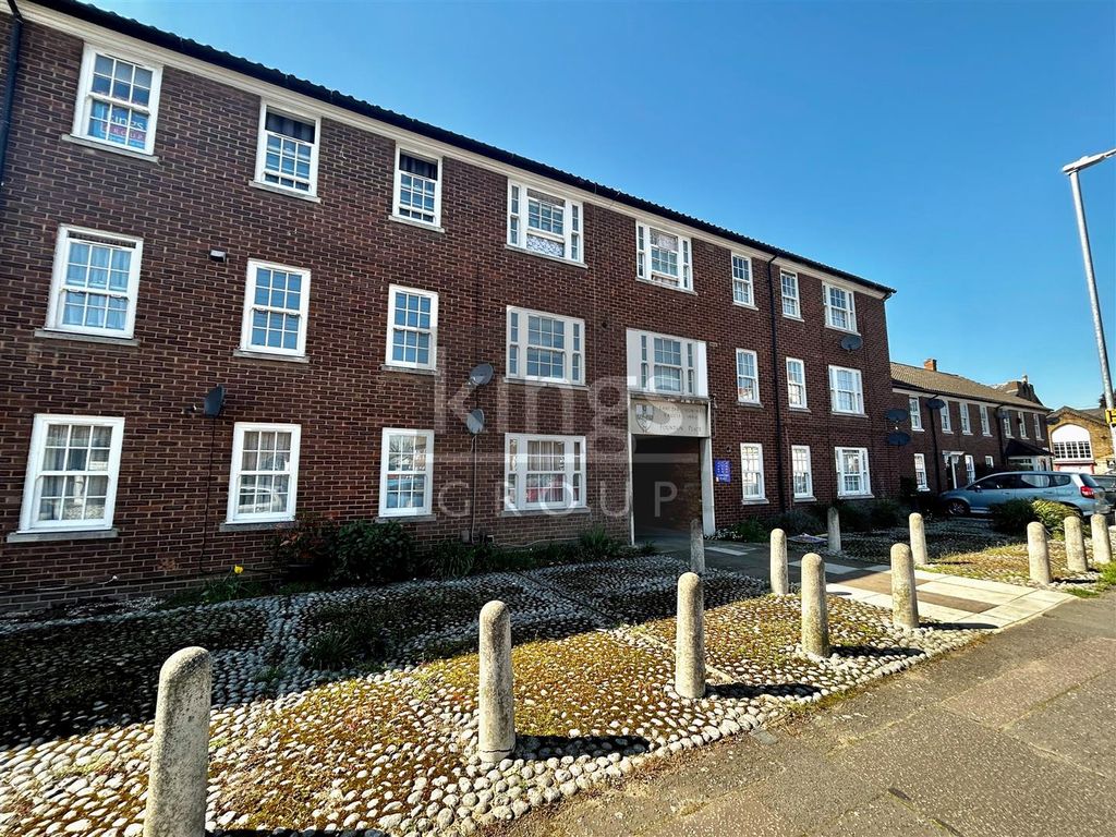 1 bed flat for sale in Fountain Place, Waltham Abbey EN9 Zoopla